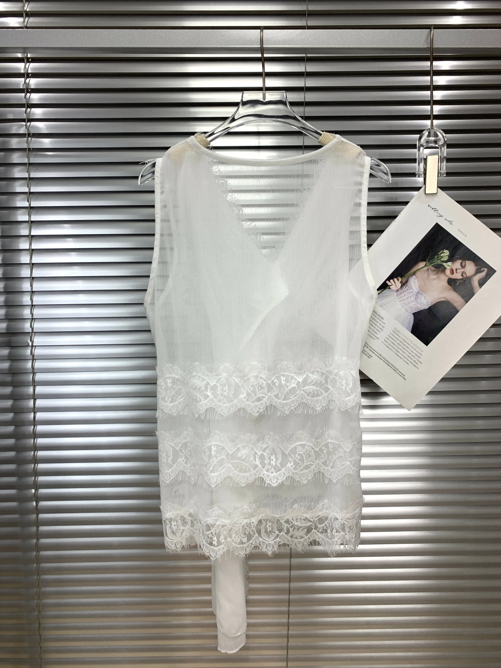 23884_WHITE