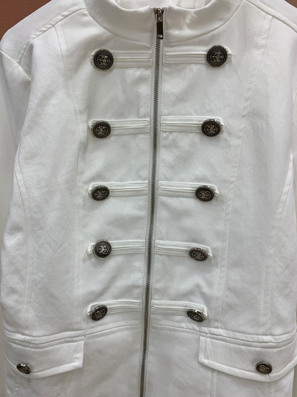 24709_WHITE