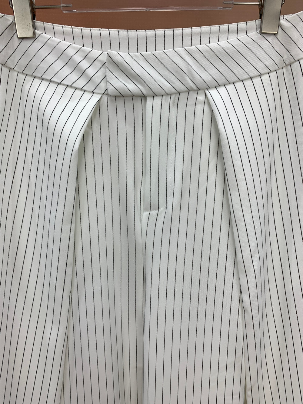 24640_WHITE