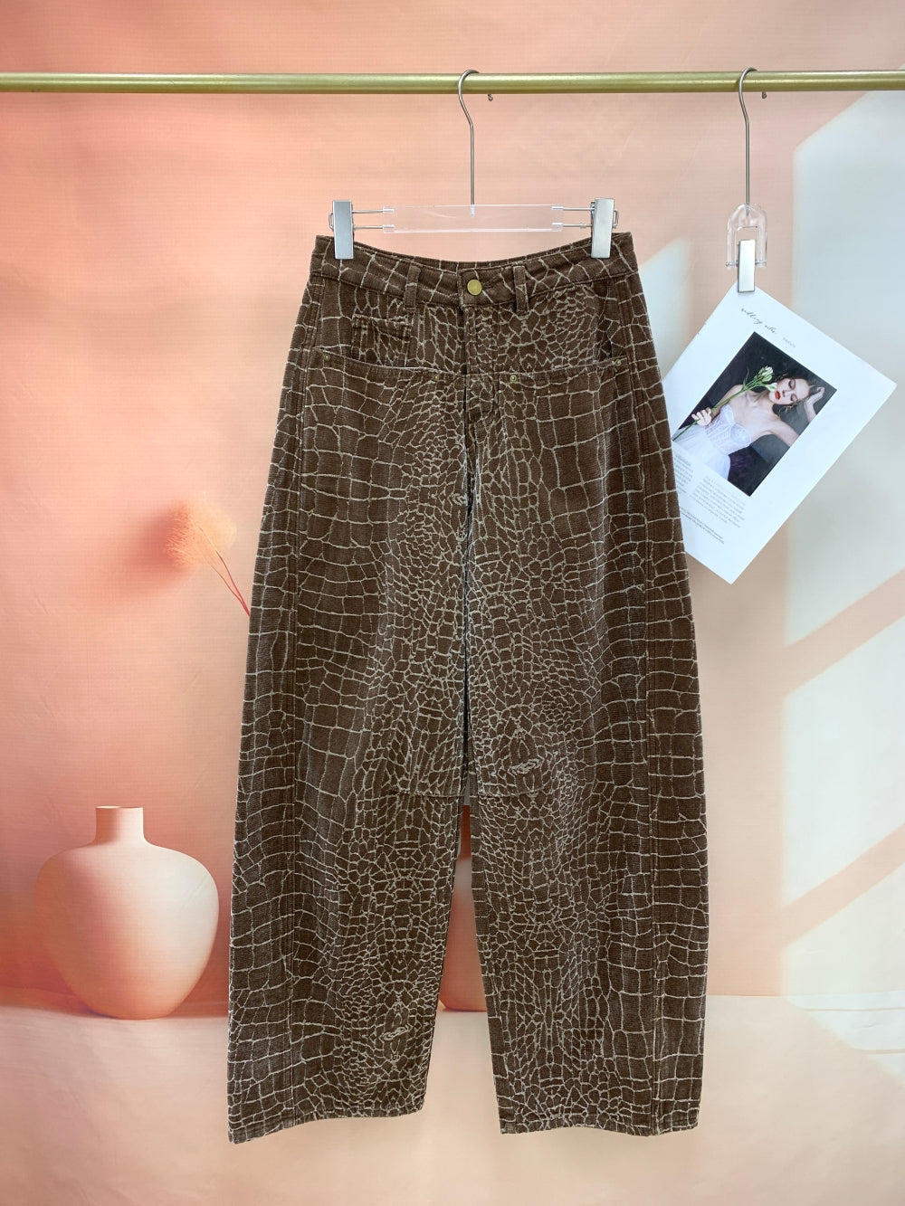 25081_BROWN