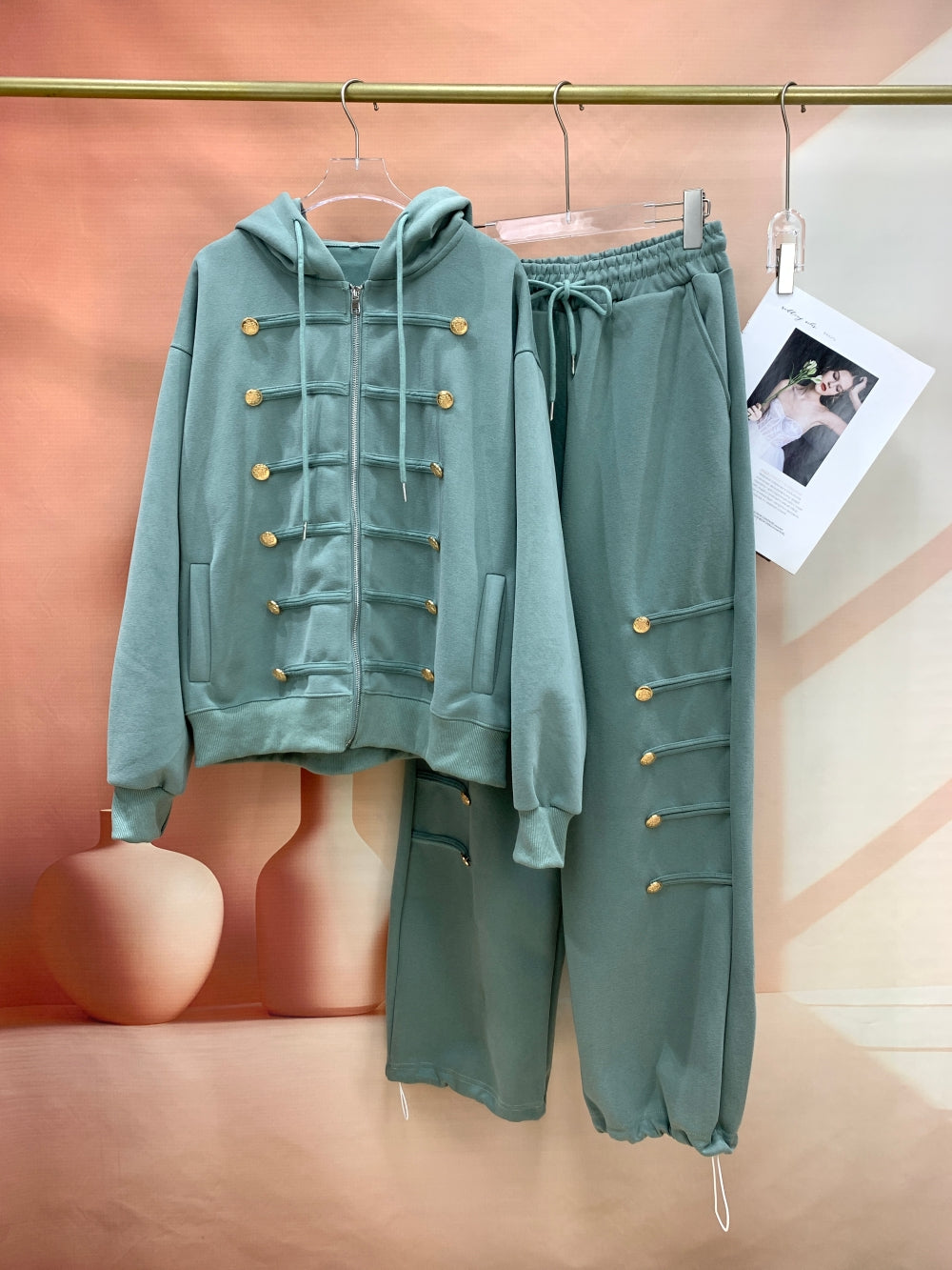24818_GREEN
