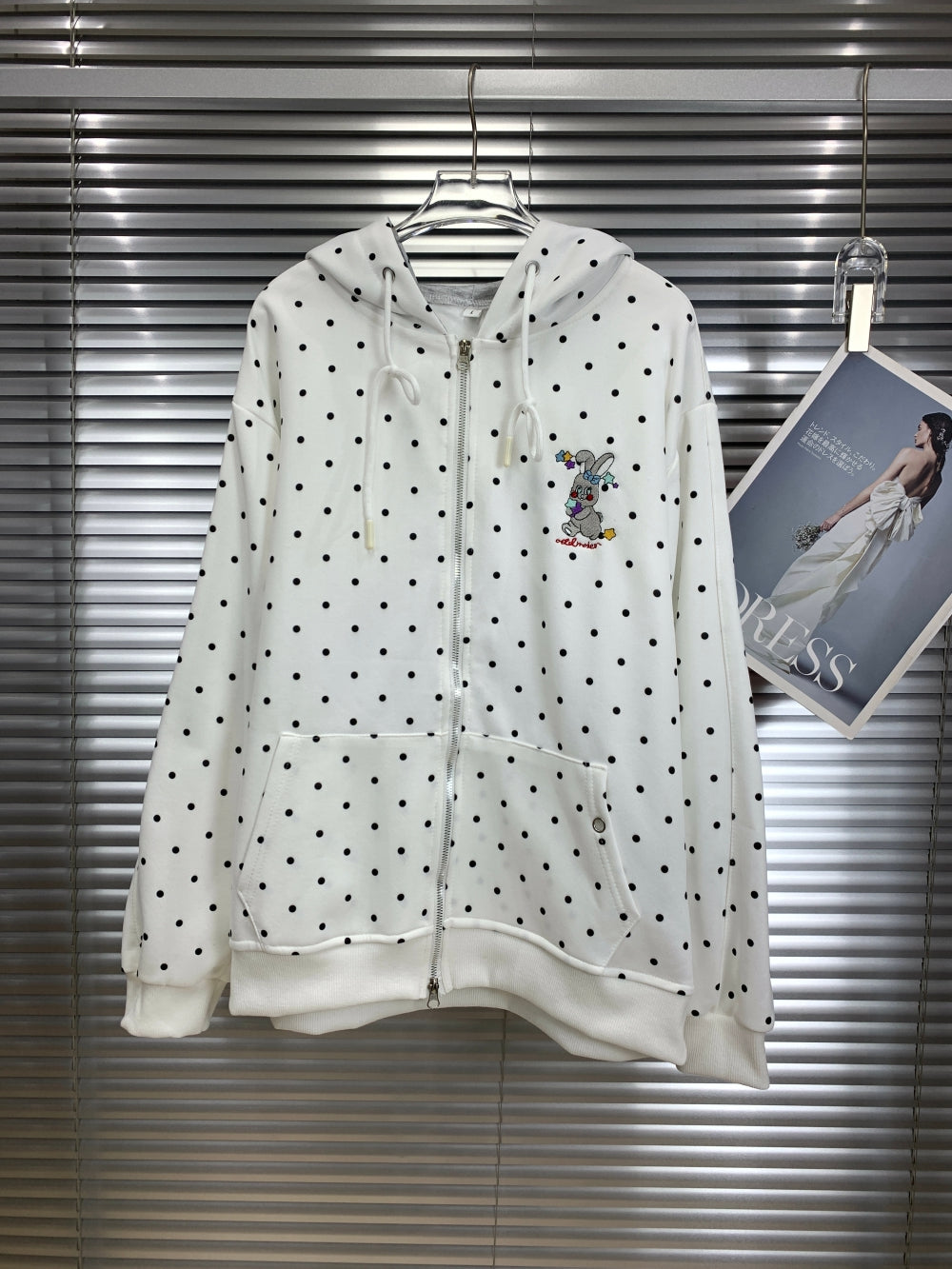 22187_WHITE