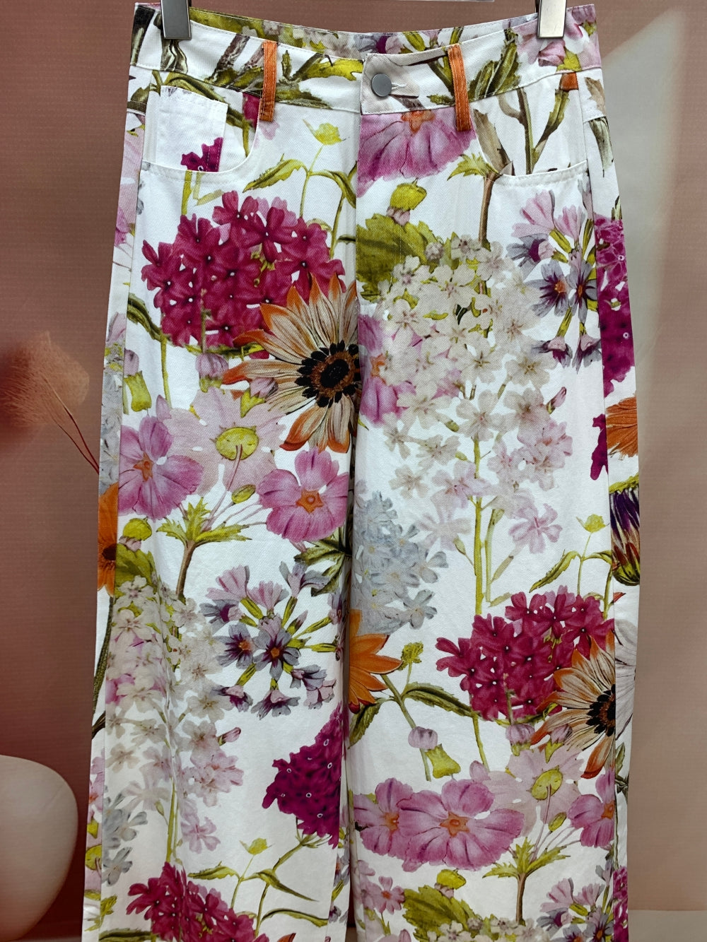 24572_WHITE
