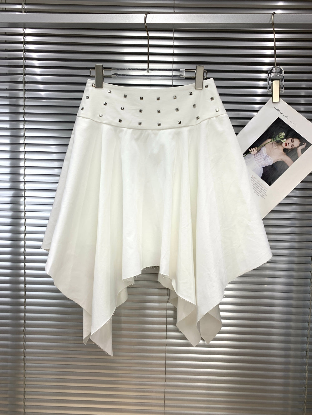 23584_WHITE