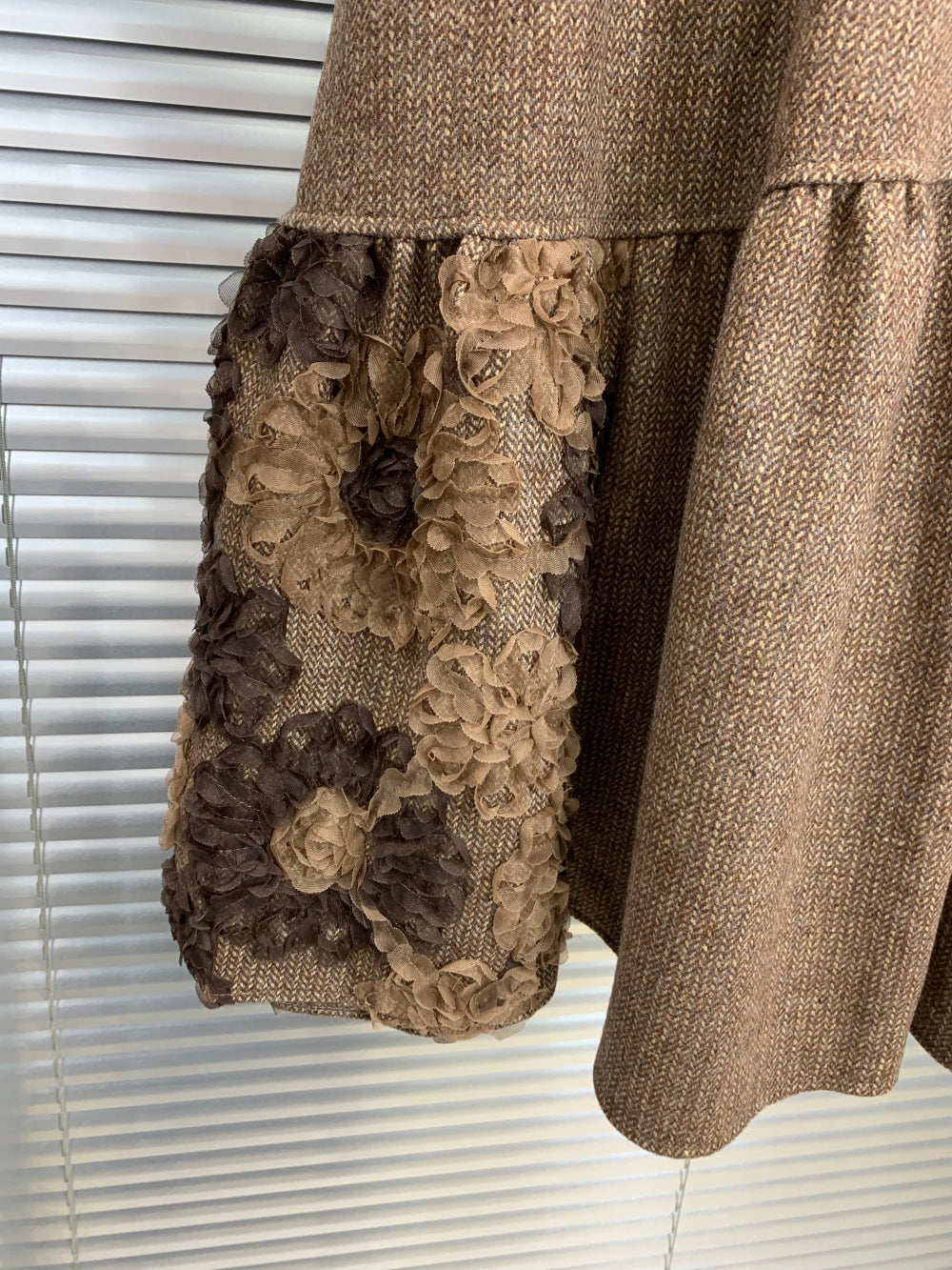 22199_BROWN