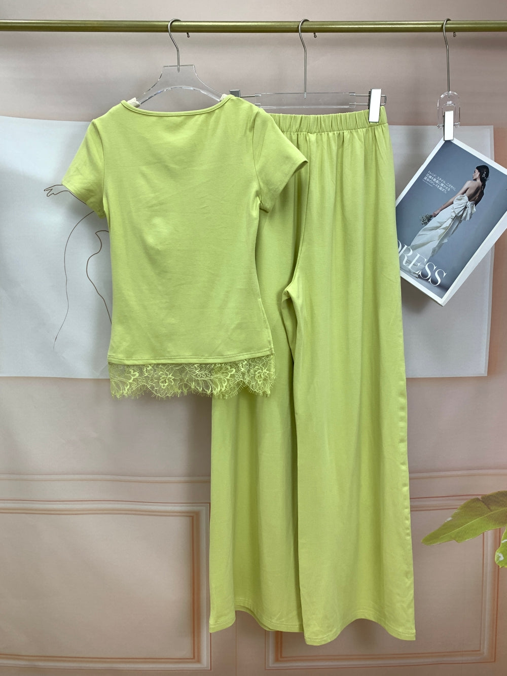 22930_GREEN