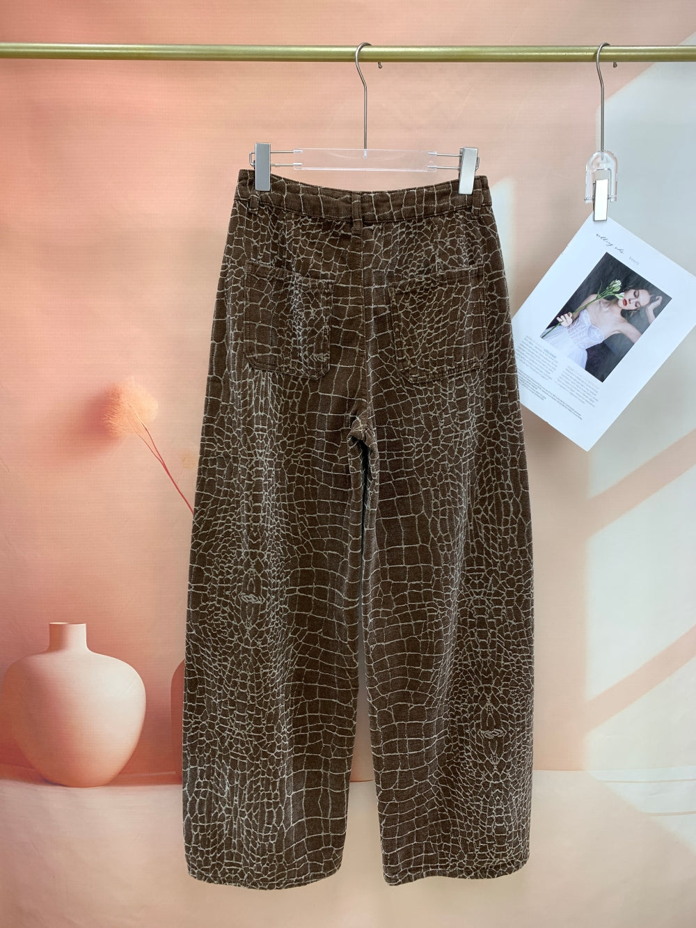 25081_BROWN