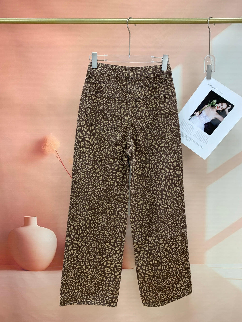 25082_BROWN