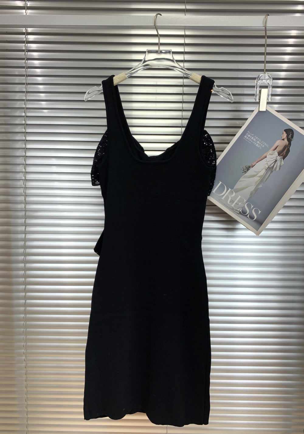 21437_BLACK