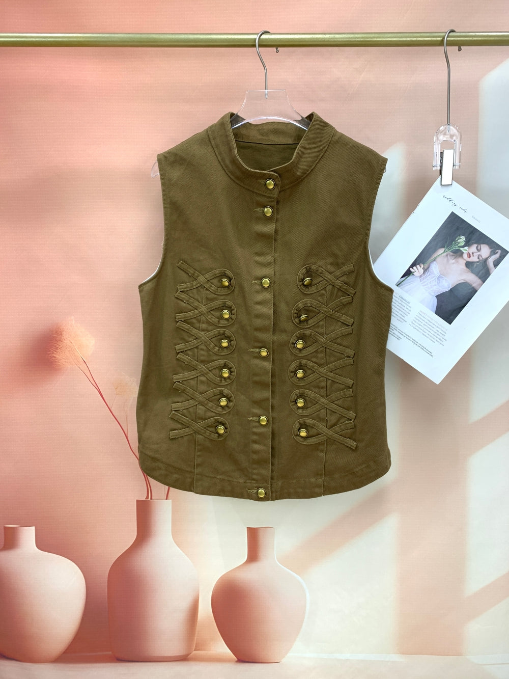 24821_BROWN