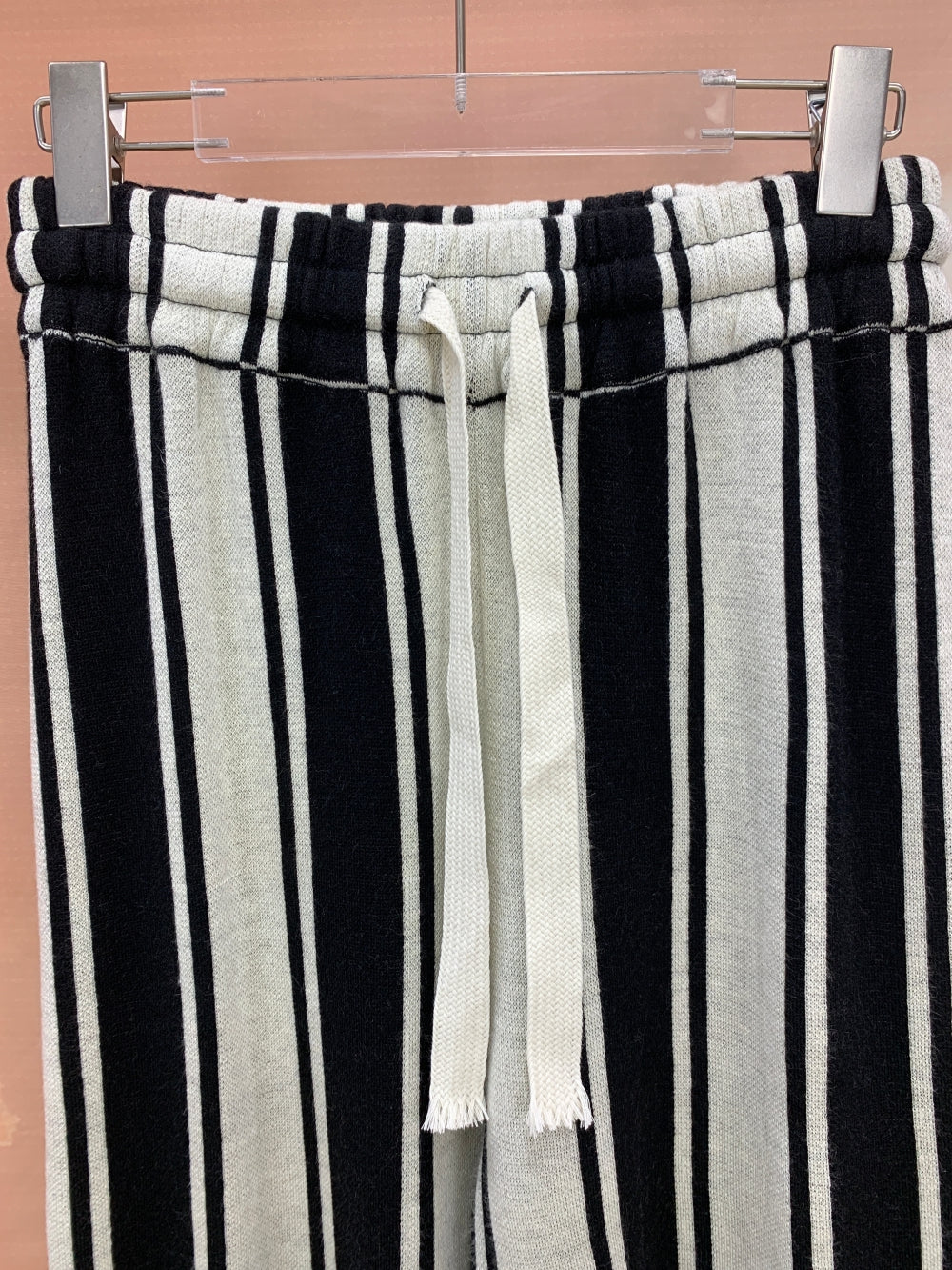 24964_BLACK