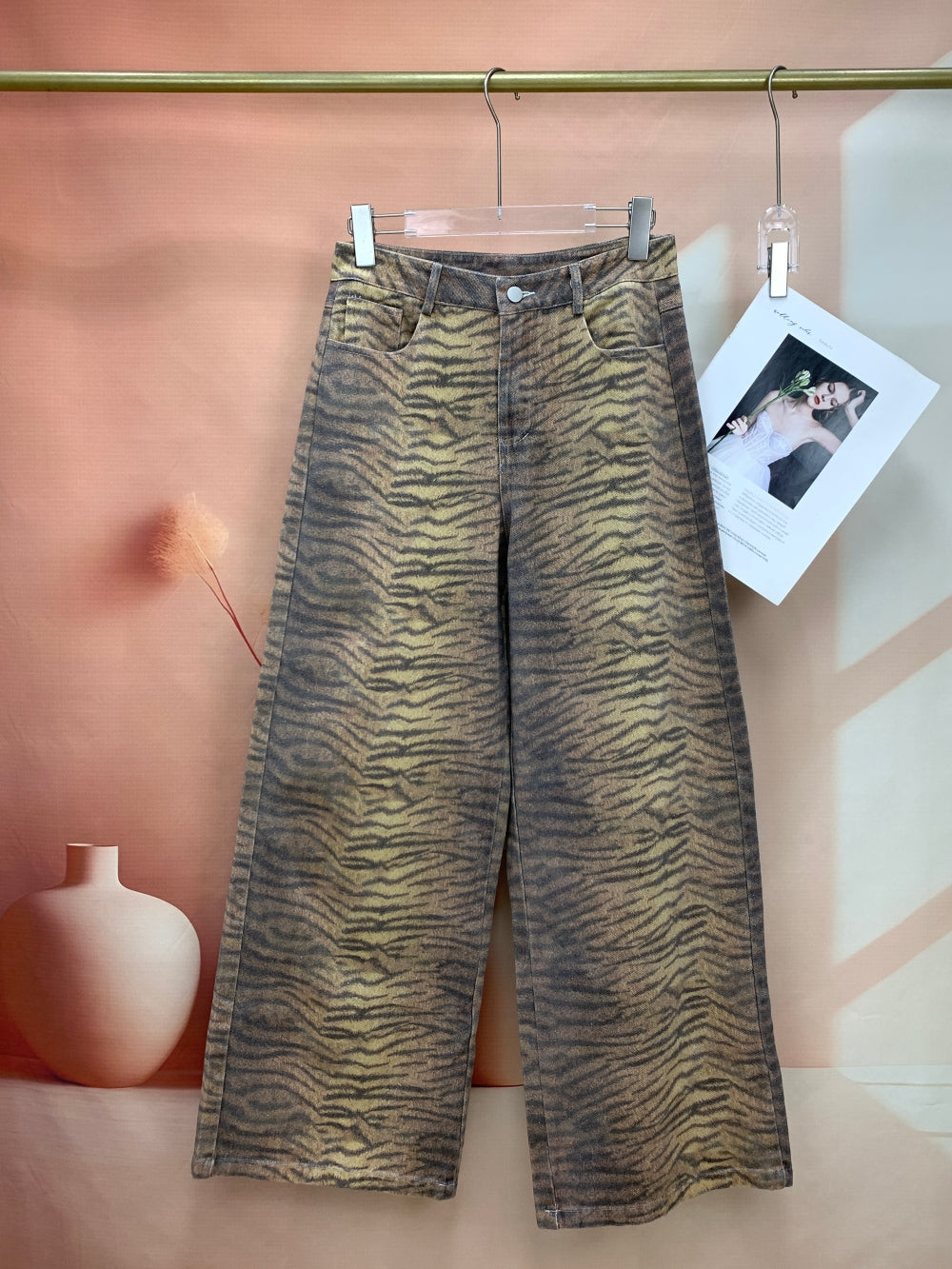 24879_BROWN