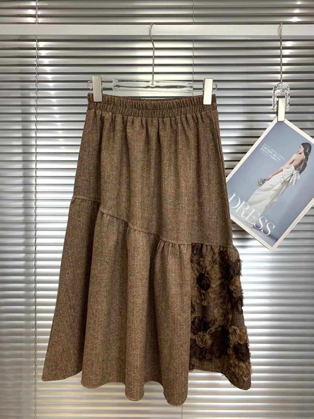 22199_BROWN