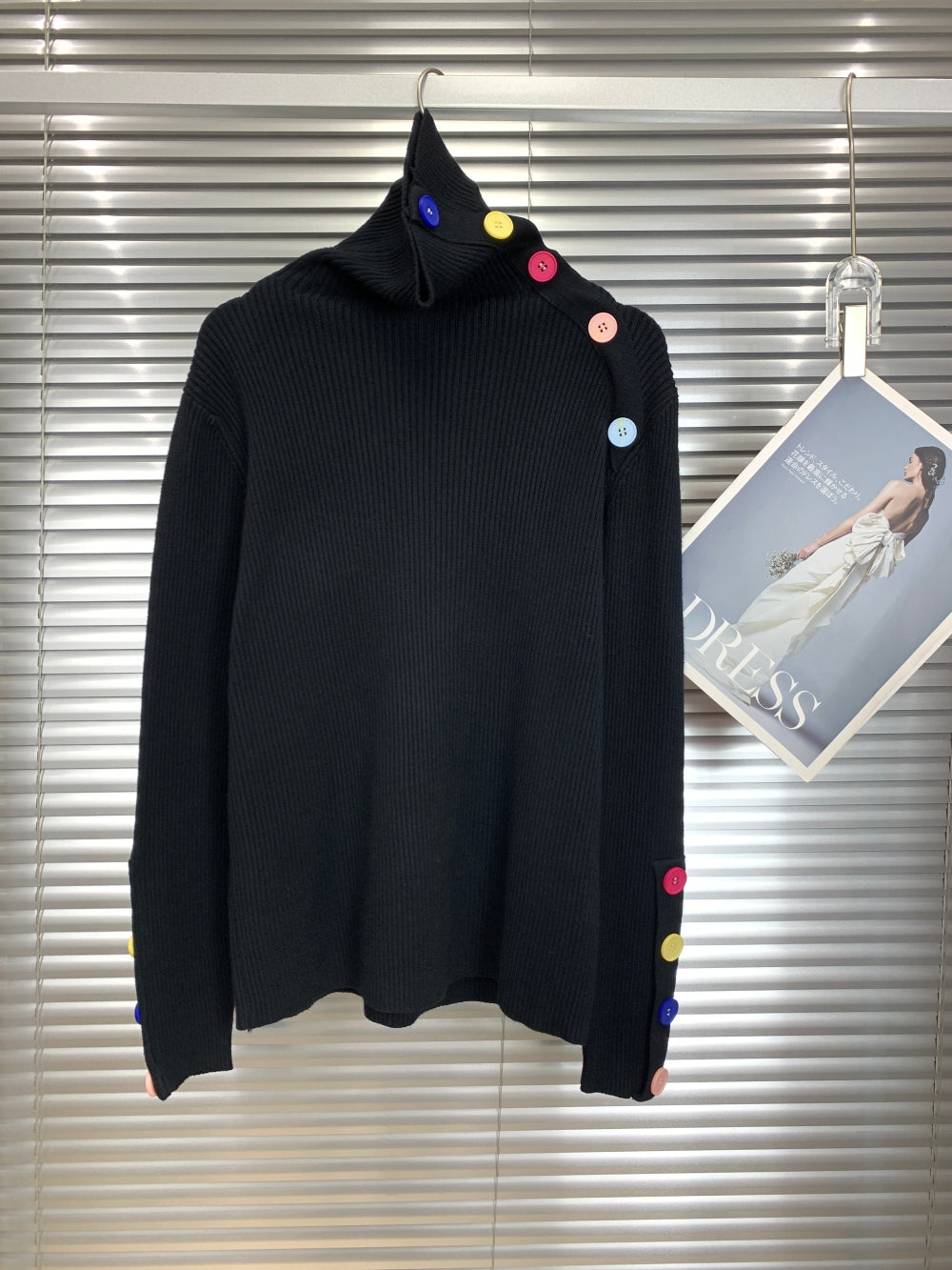 22158_BLACK