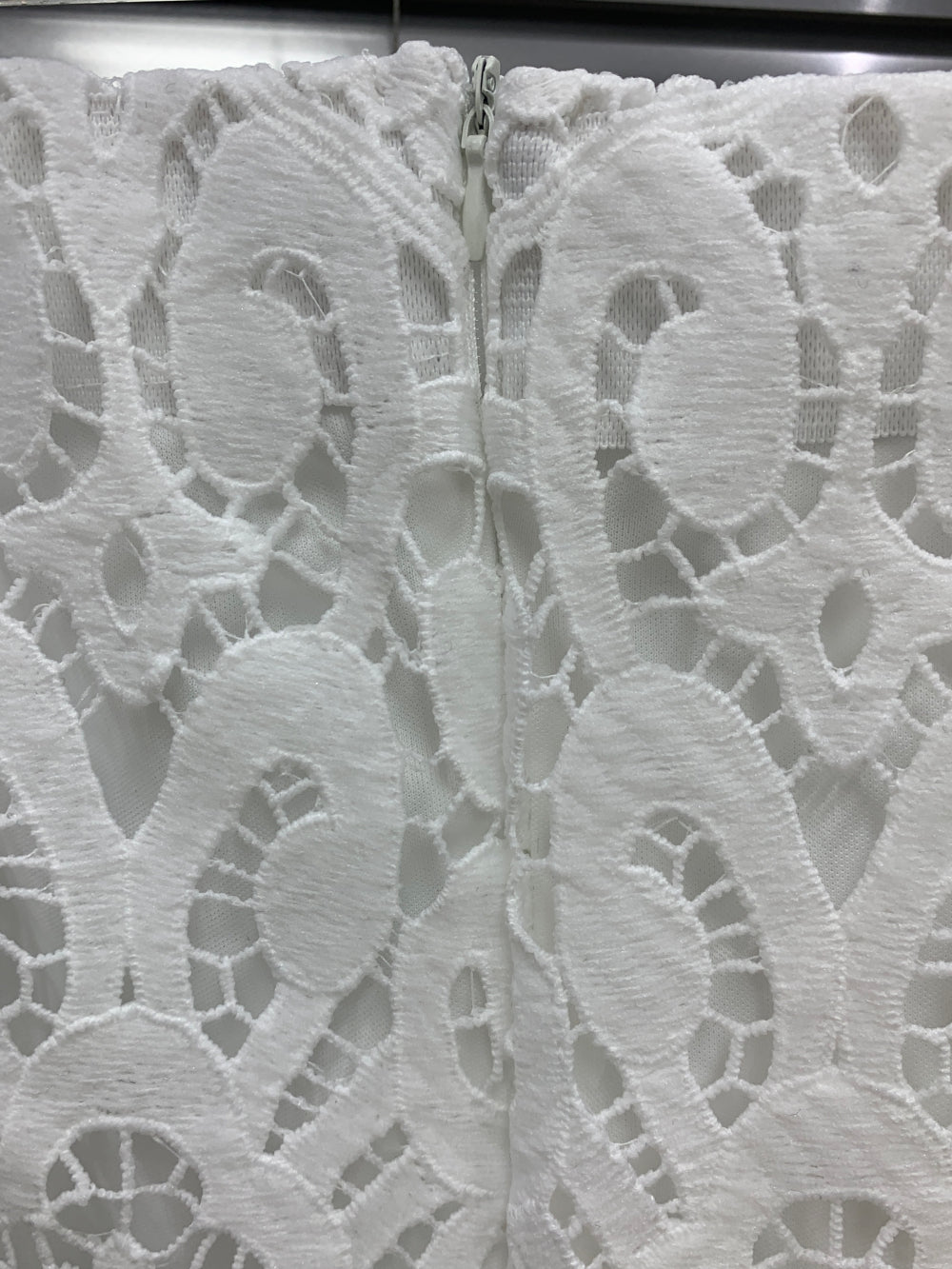 23753_WHITE