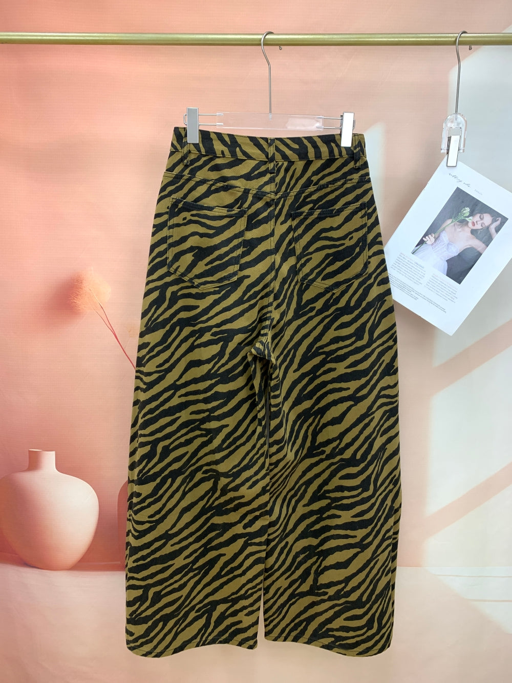24895_BROWN