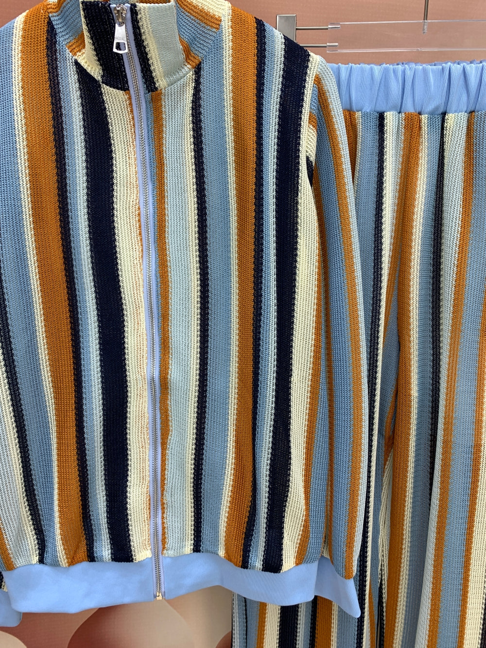 24641_BLUE