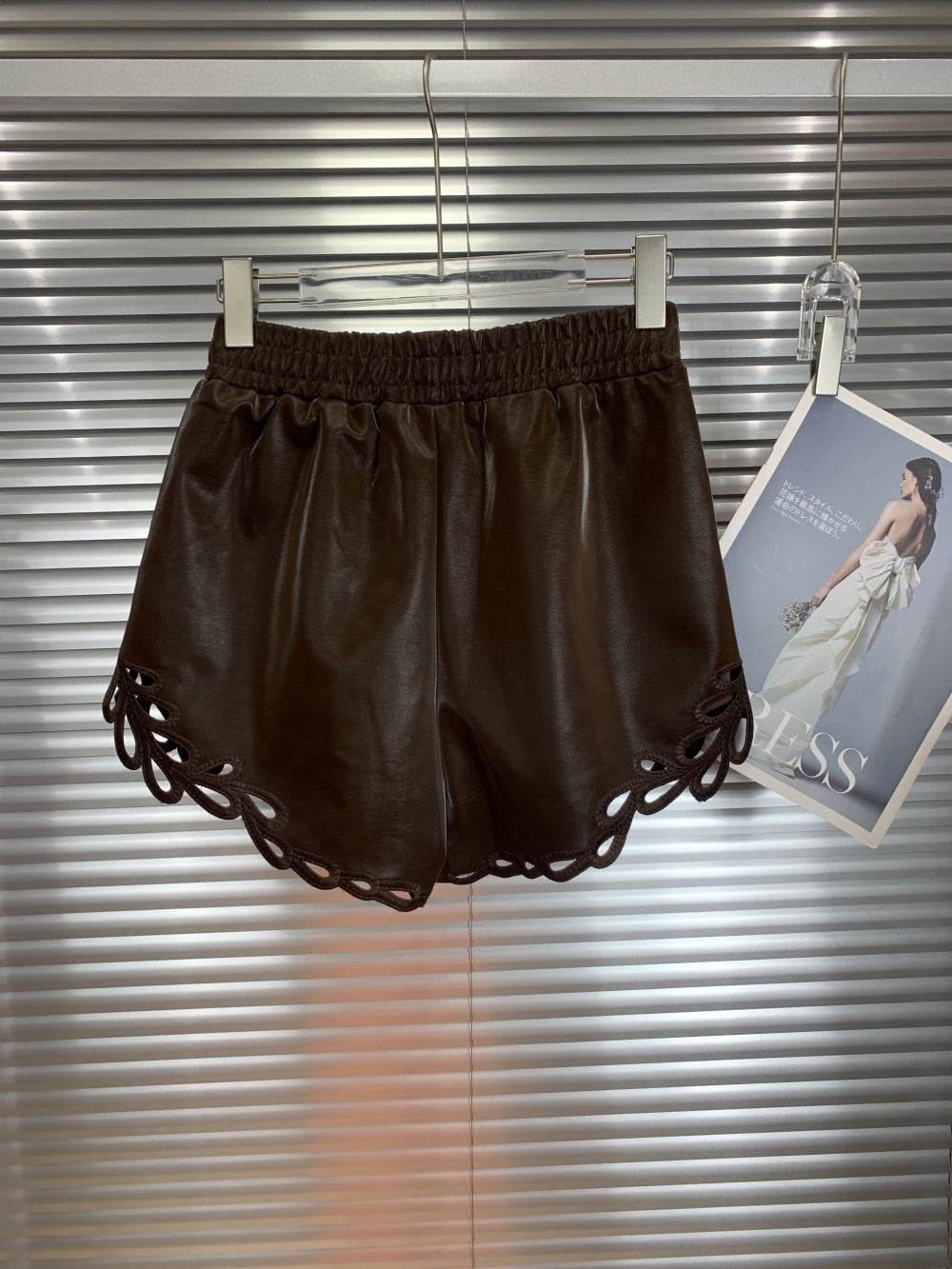 21662_BROWN